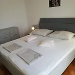 Slavka Lejlighed Primošten