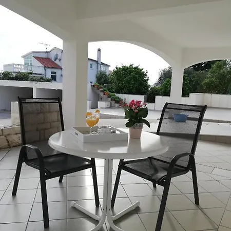 Slavka Apartman Primosten