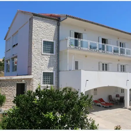 Slavka Apartman *