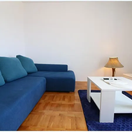 Slavka アパート *